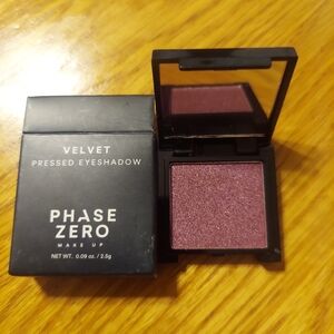 Phase Zero Velvet Pressed Eyeshadow - Black
